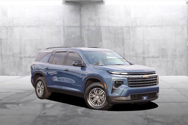 Used 2025 Chevrolet Traverse LT w/ LPO, Floor Liner Package image 2