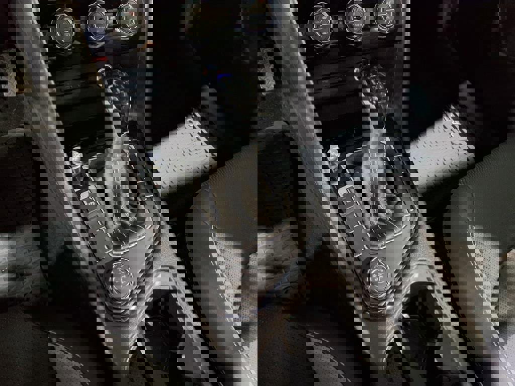 Used 2022 Volkswagen Taos SEL image 11