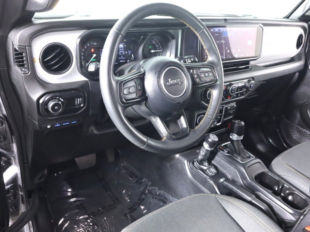 Used 2024 Jeep Wrangler Unlimited w/ Convenience Group AWD/4WD image 9