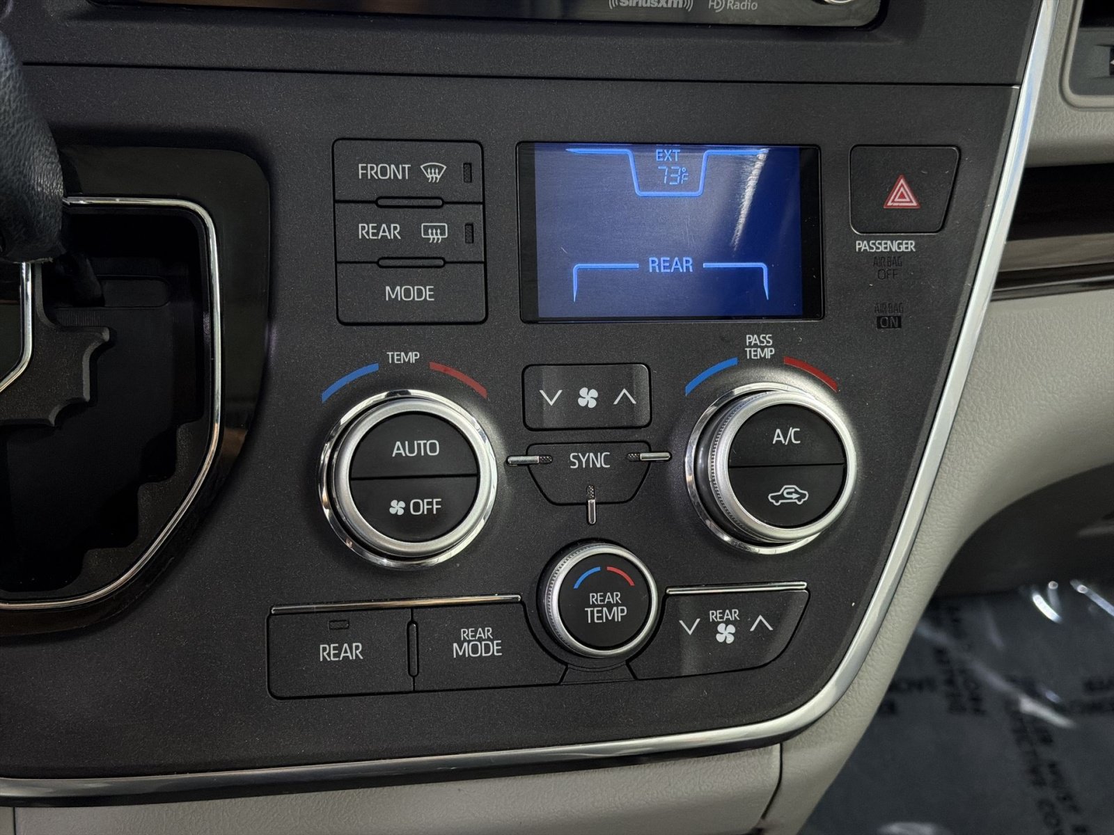 Used 2018 Toyota Sienna XLE Premium FWD image 21