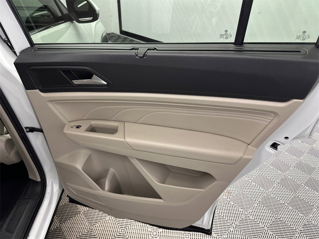 Used 2021 Volkswagen Atlas SE w/ Panoramic Sunroof Package image 17