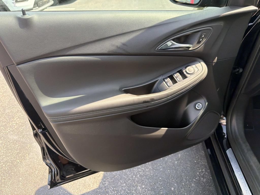 Used 2023 Buick Encore GX Select w/ Sport Touring Package FWD image 19