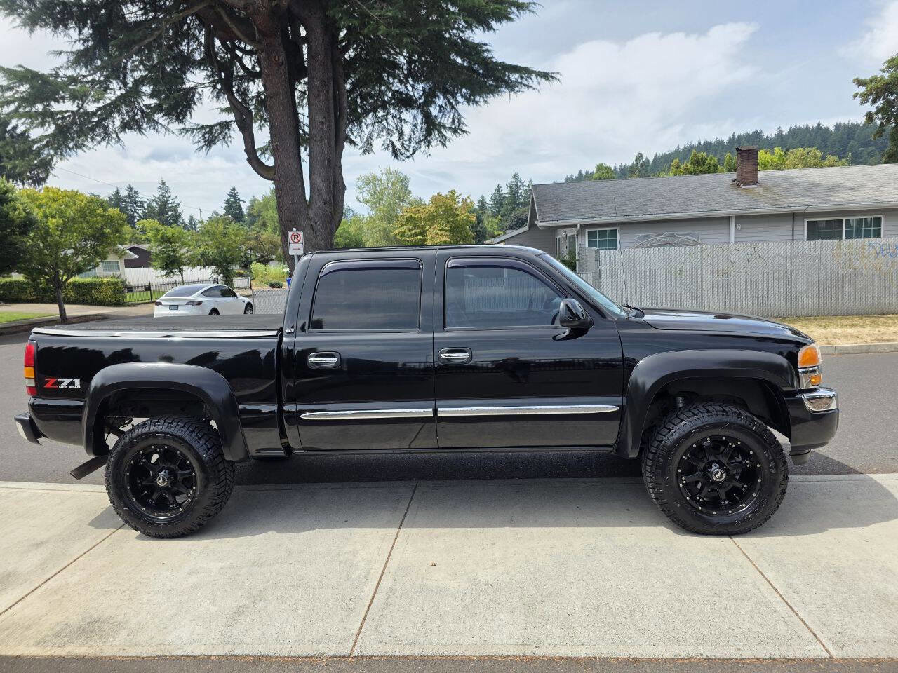 Used 2006 GMC Sierra 1500 SLE w/ Onstar Plus Package image 3