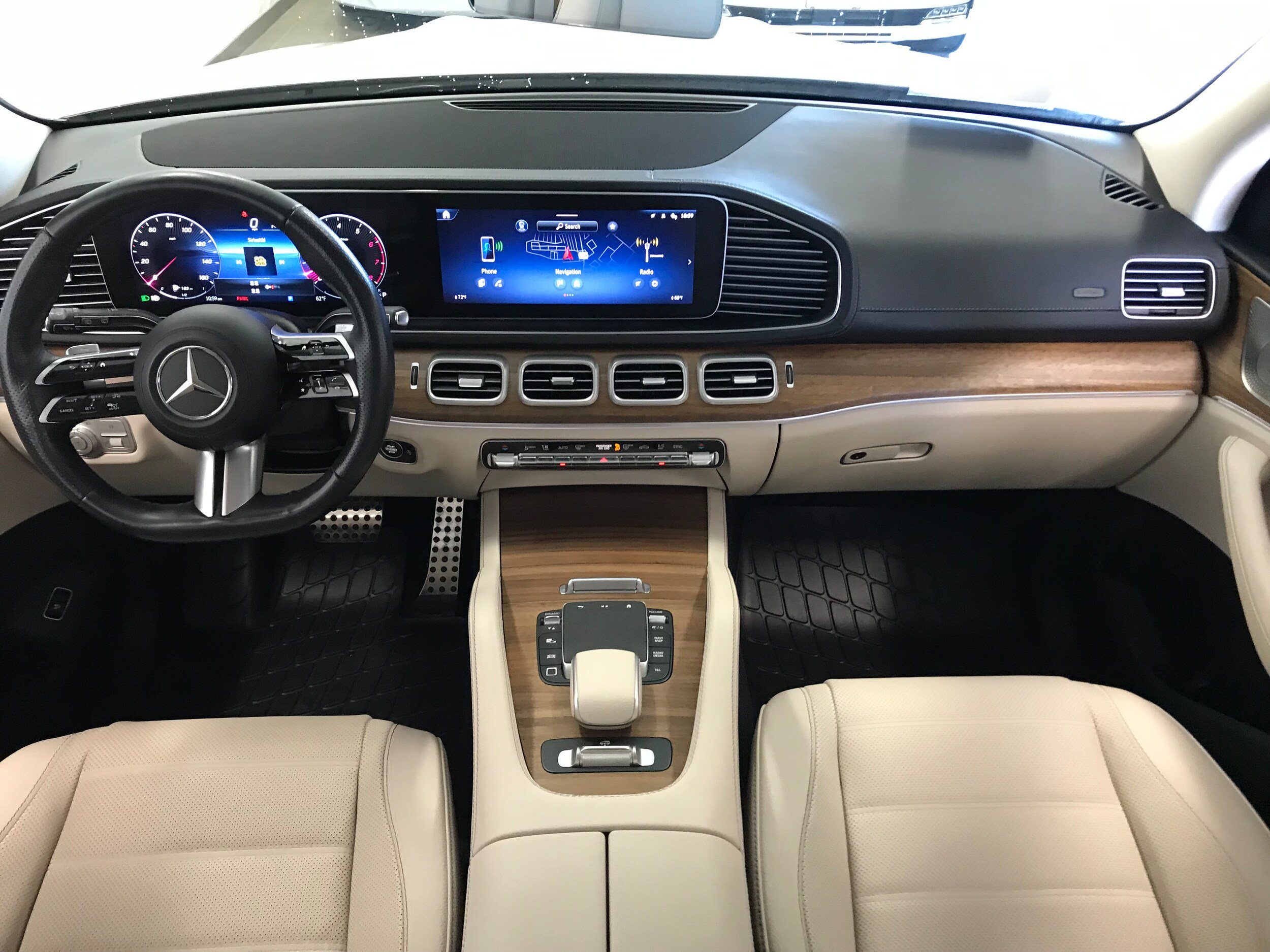 Used 2025 Mercedes-Benz GLS 450 4MATIC image 12