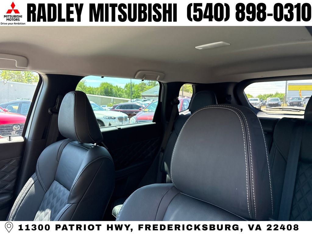 Used 2023 Mitsubishi Outlander SEL AWD/4WD image 2