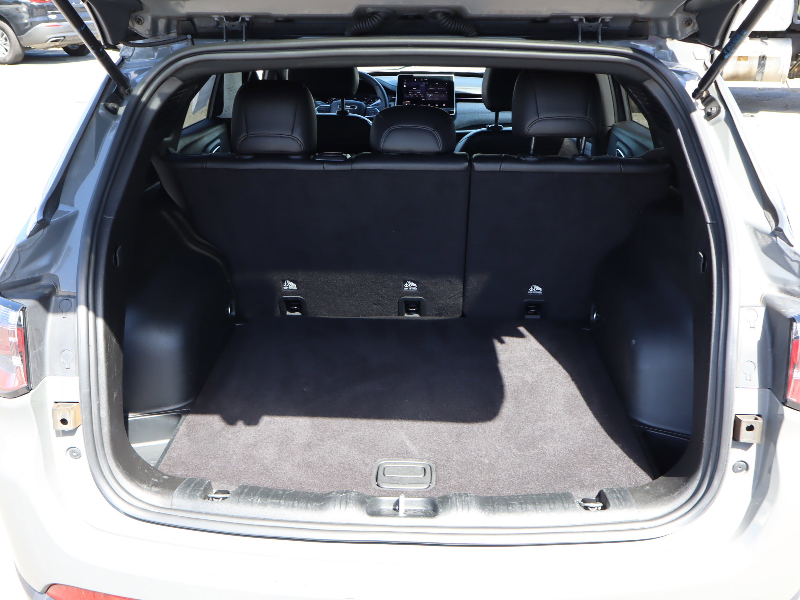 Used 2024 Jeep Compass Latitude image 32