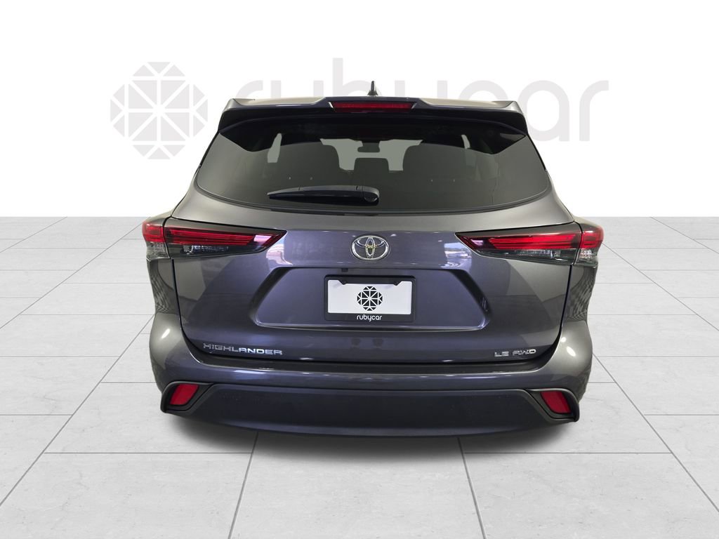 Used 2024 Toyota Highlander LE image 4