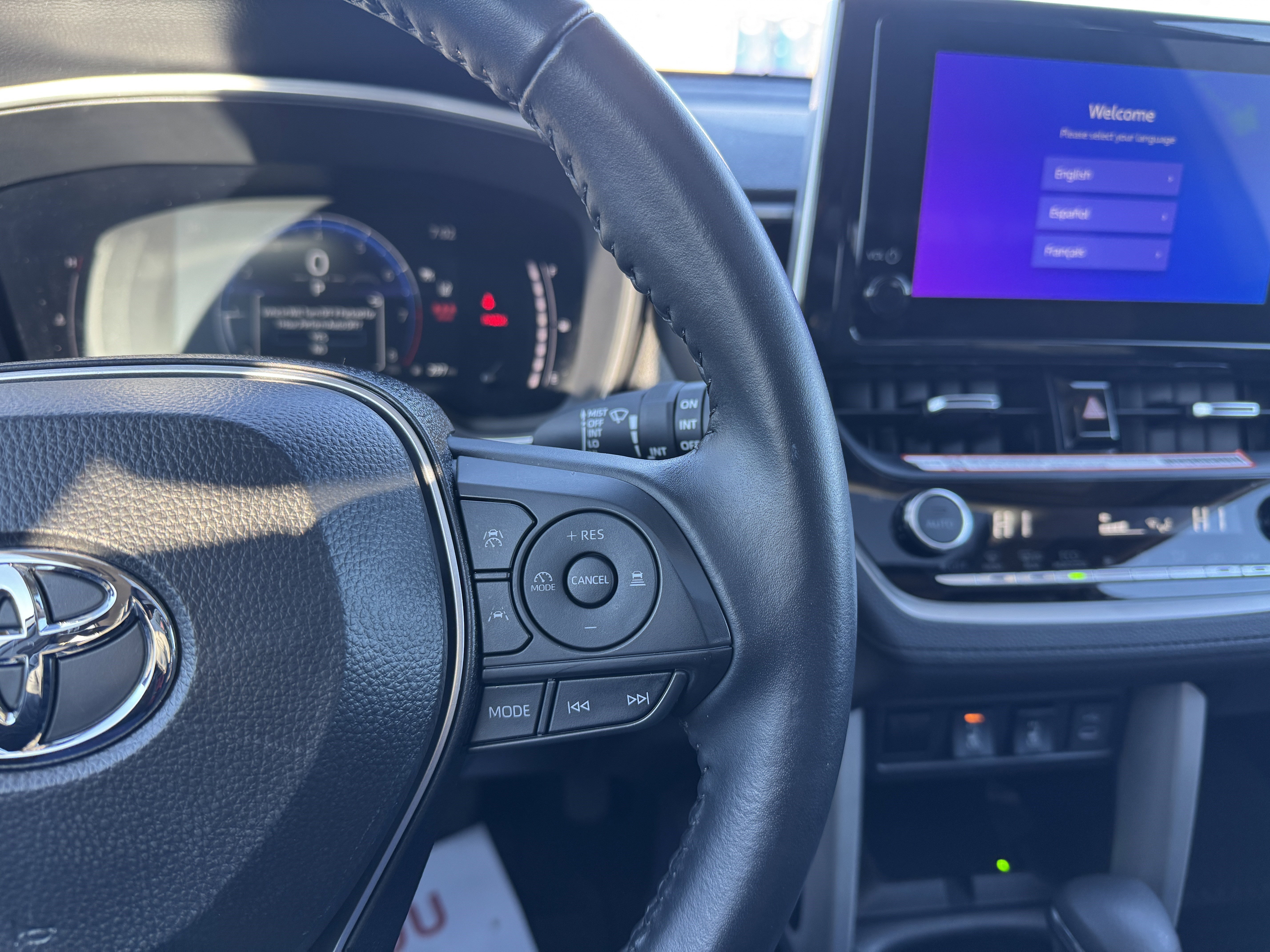 Used 2024 Toyota Corolla Cross XLE image 23