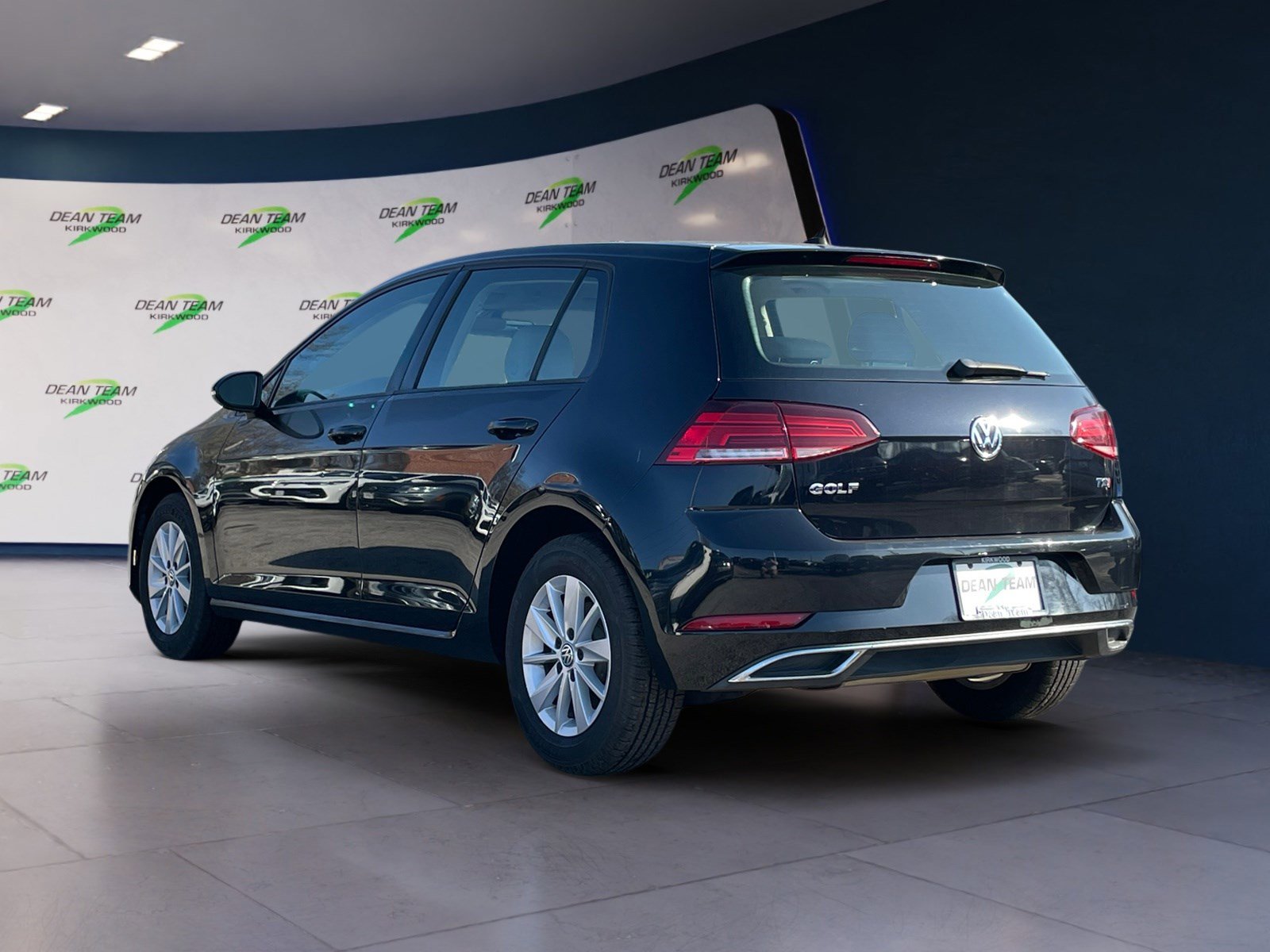 Used 2018 Volkswagen Golf S image 4