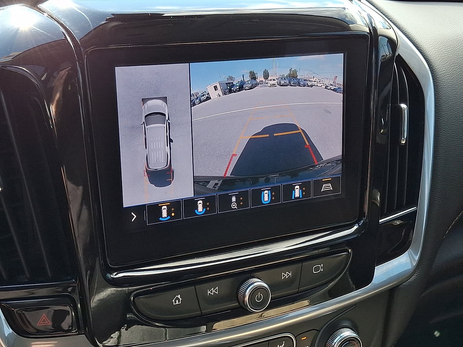 Used 2020 Chevrolet Traverse LT w/ LT Premium Package FWD image 22
