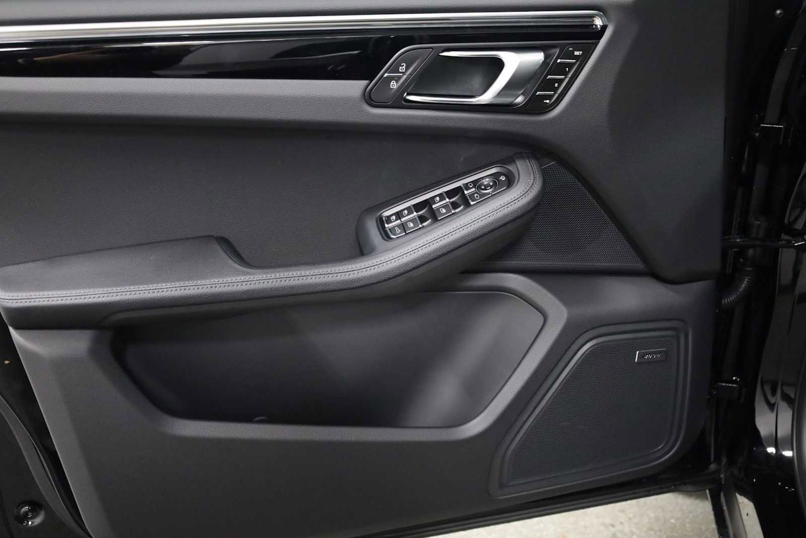 New 2026 Porsche Macan image 17