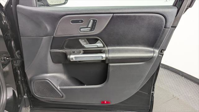 Used 2021 Mercedes-Benz GLB 250 w/ Premium Package image 23