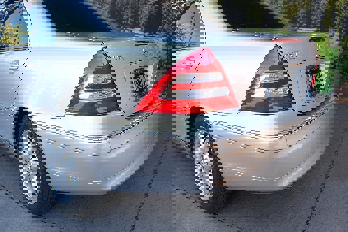 Used 2002 Mercedes-Benz C 320 Sedan image 38