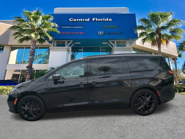 Used 2025 Chrysler Pacifica Limited FWD image 8