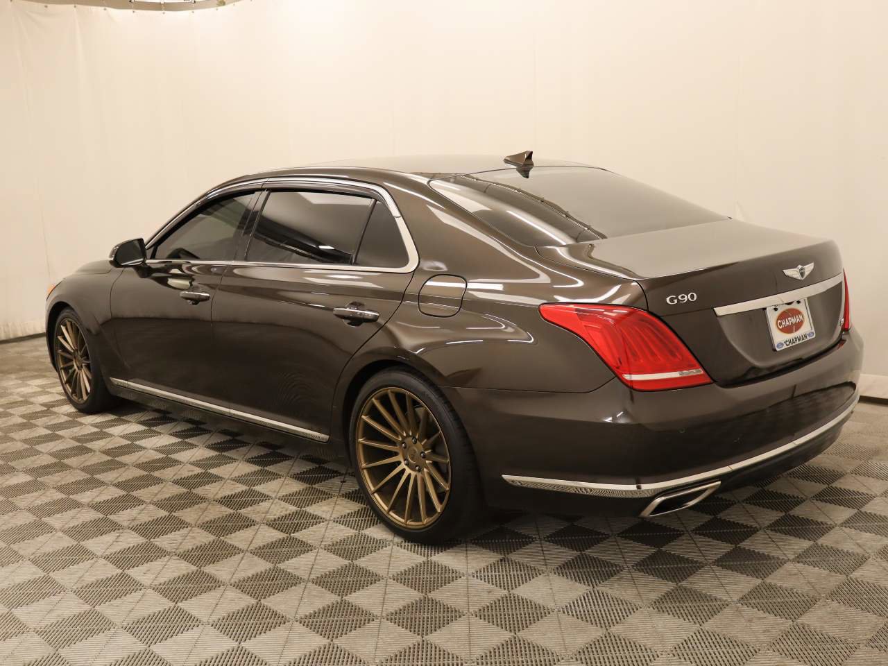 Used 2017 Genesis G90 5.0 Ultimate RWD image 3