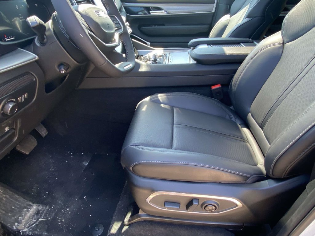New 2026 Jeep Grand Wagoneer Limited w/ Premium Group II AWD/4WD image 41
