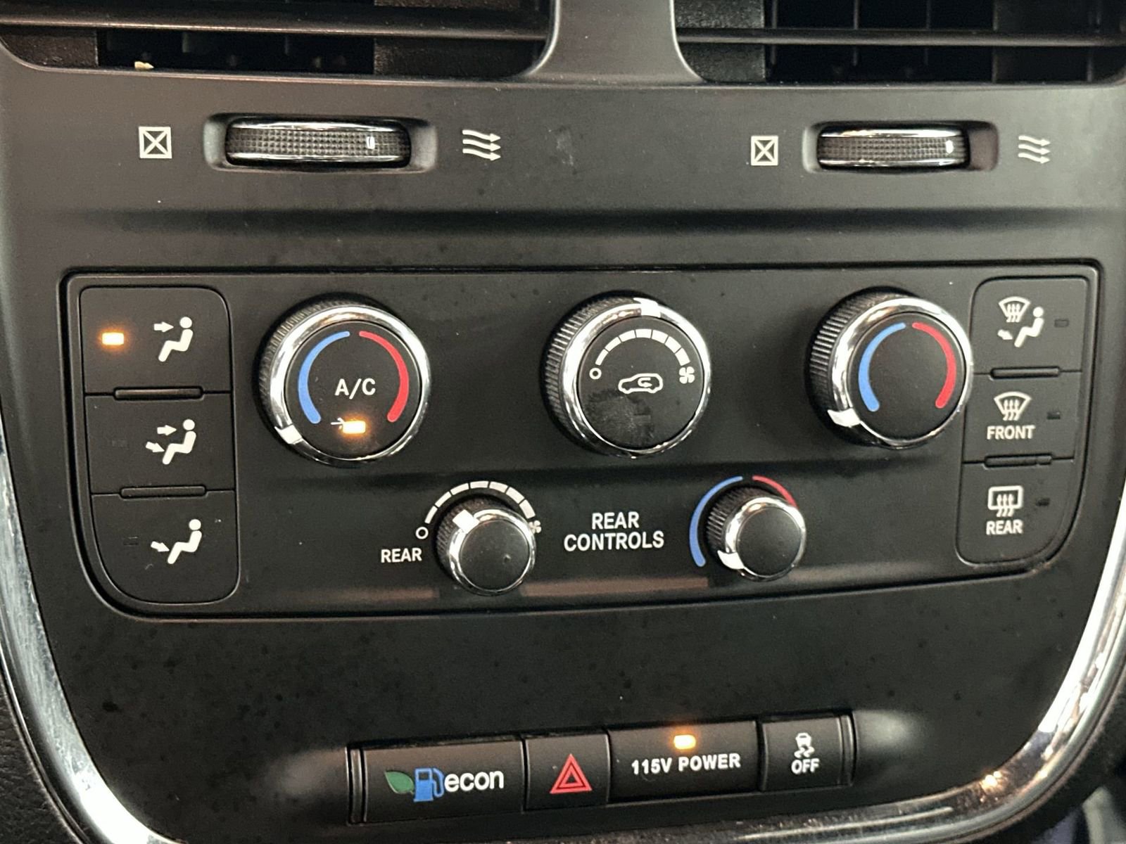 Used 2017 Dodge Grand Caravan SE image 19