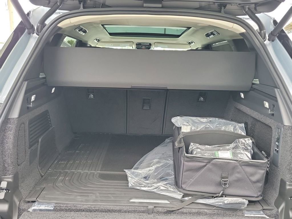 New 2026 Land Rover Range Rover Long Wheelbase Autobiography image 11