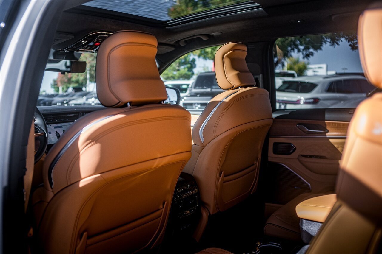 Used 2025 Jeep Grand Cherokee L Summit image 36