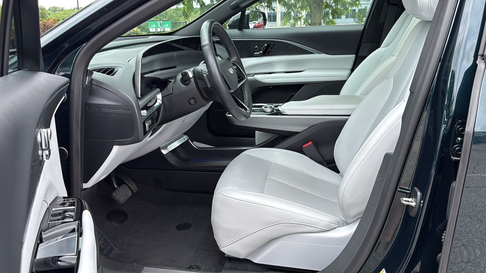 Certified 2024 Cadillac Lyriq Sport w/ LPO, Floor Liner Package AWD/4WD image 8
