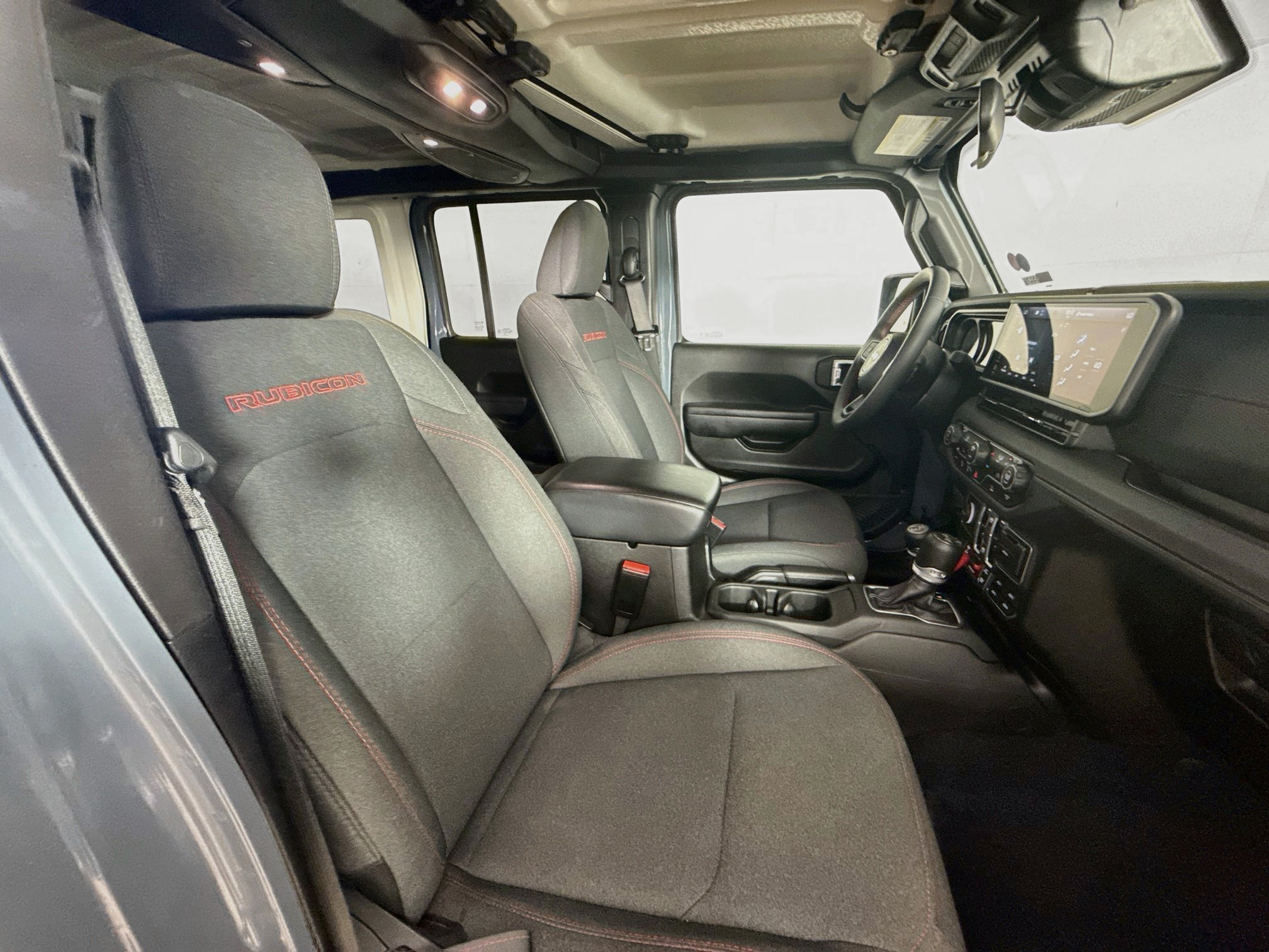 Used 2025 Jeep Wrangler Unlimited Rubicon AWD/4WD image 33