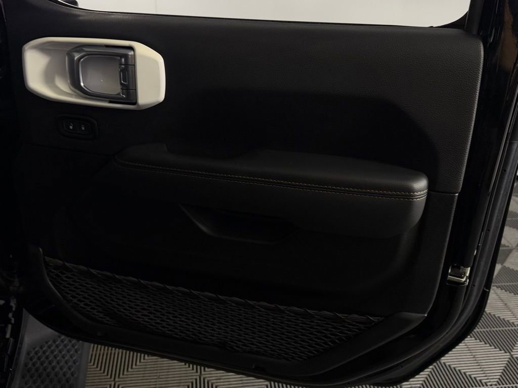 Used 2023 Jeep Wrangler Unlimited Sahara image 33