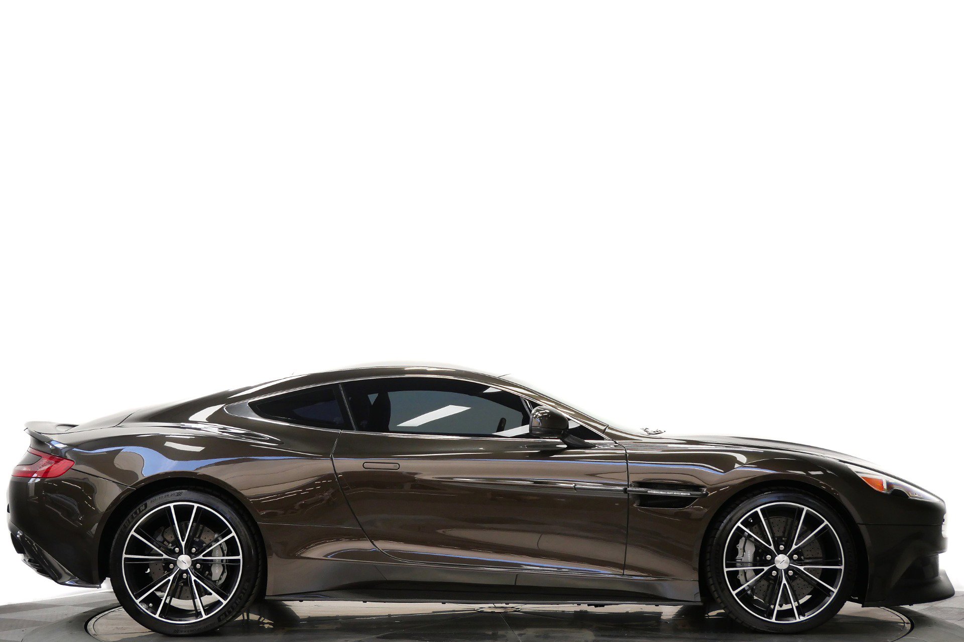 Used 2014 Aston Martin Vanquish Coupe image 2