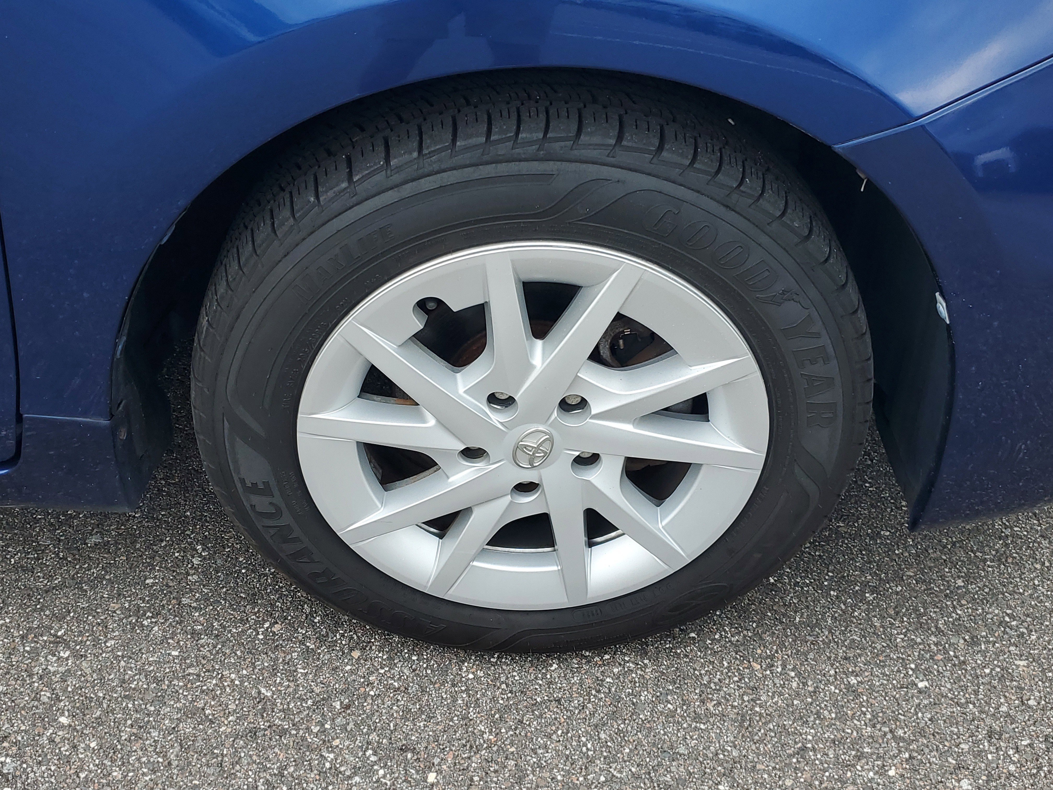 Used 2014 Toyota Prius V Two image 38