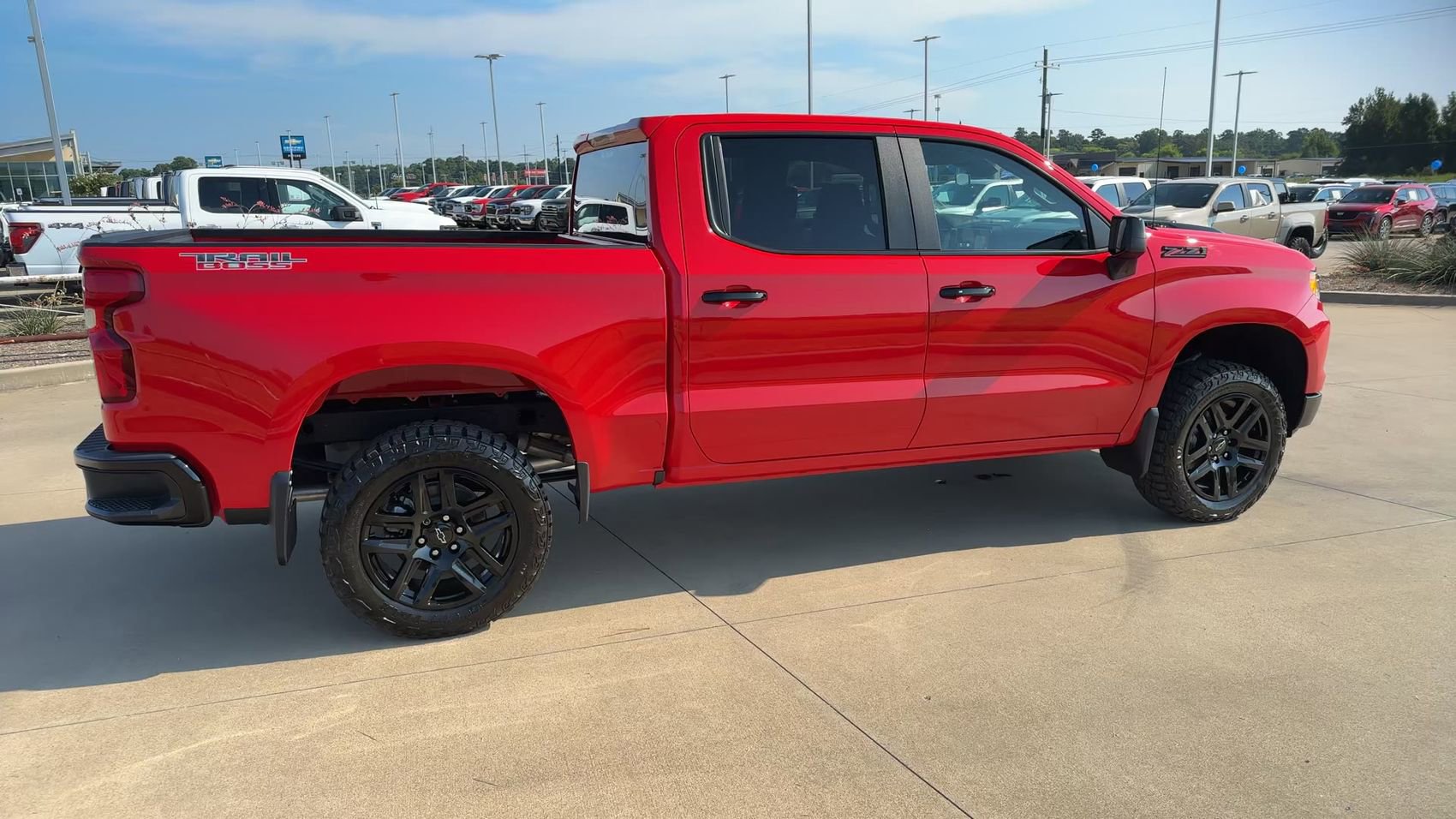 Used 2024 Chevrolet Silverado 1500 LT Trail Boss w/ LPO, Dark Essentials Package AWD/4WD image 8