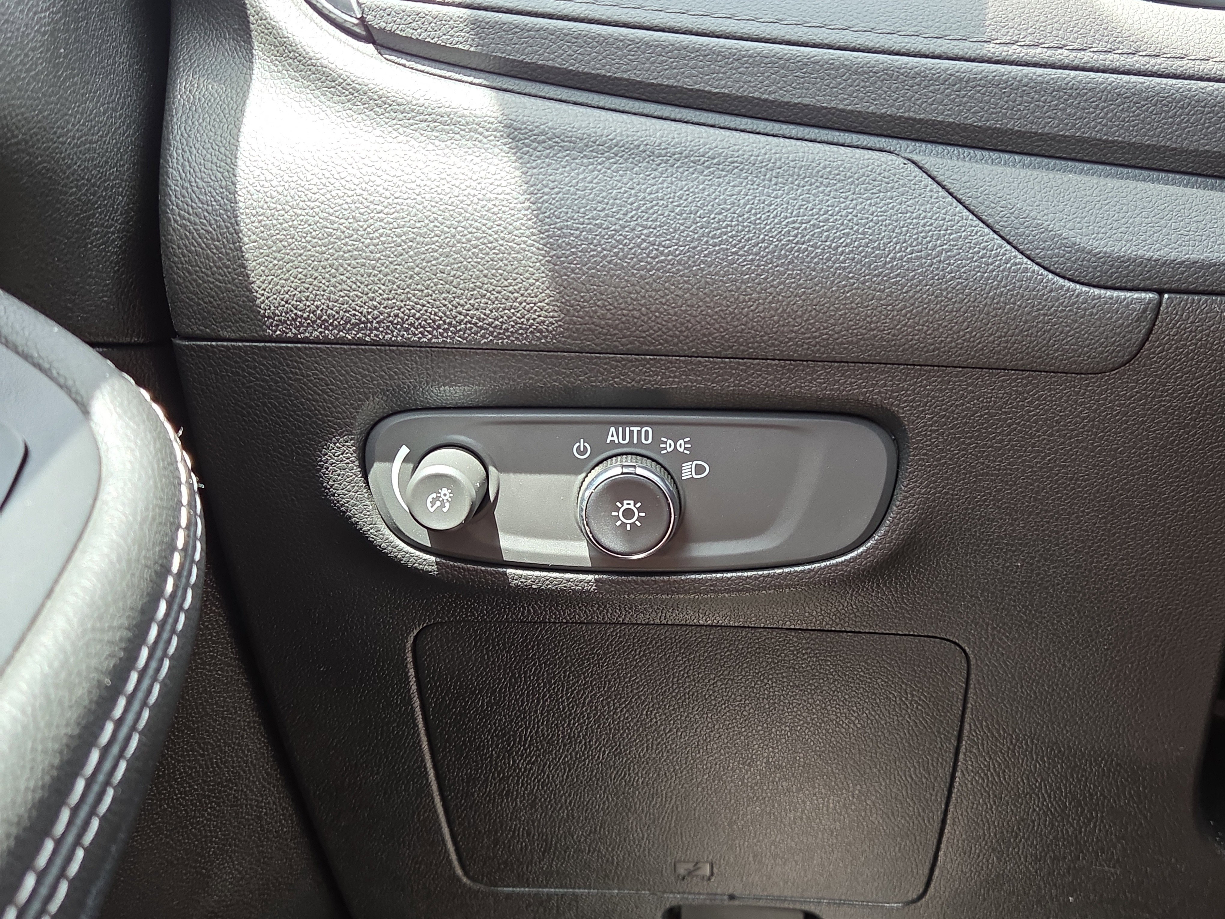 Used 2024 Buick Encore GX Sport Touring AWD/4WD image 21