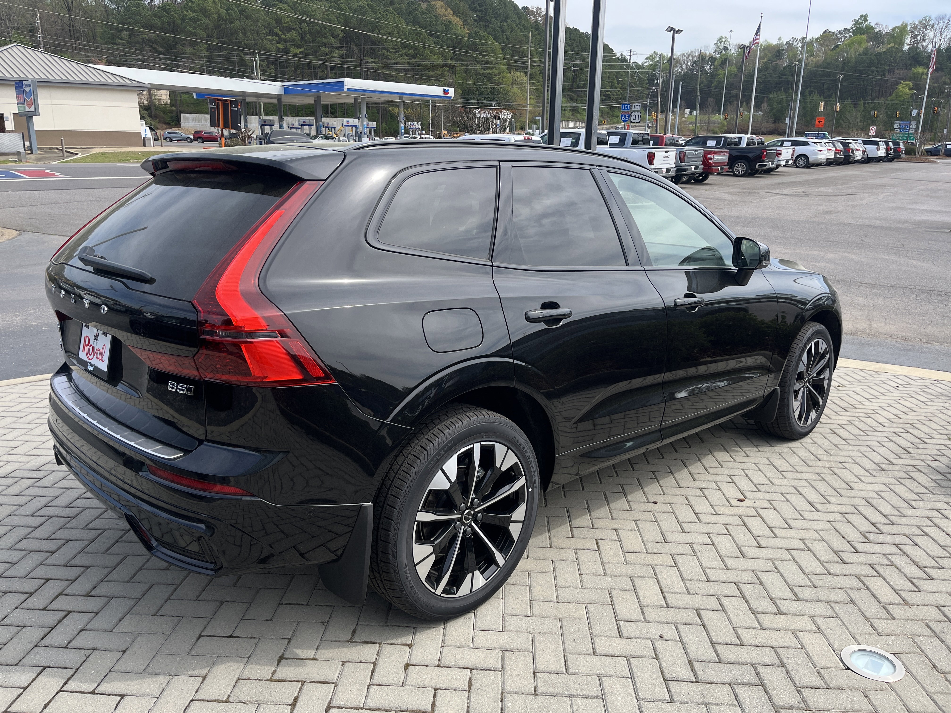 New 2026 Volvo XC60 B5 Plus w/ Protection Package Premier image 5
