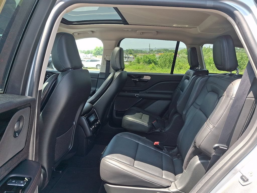 Certified 2023 Lincoln Aviator Reserve w/ Elements Package Plus AWD/4WD image 11
