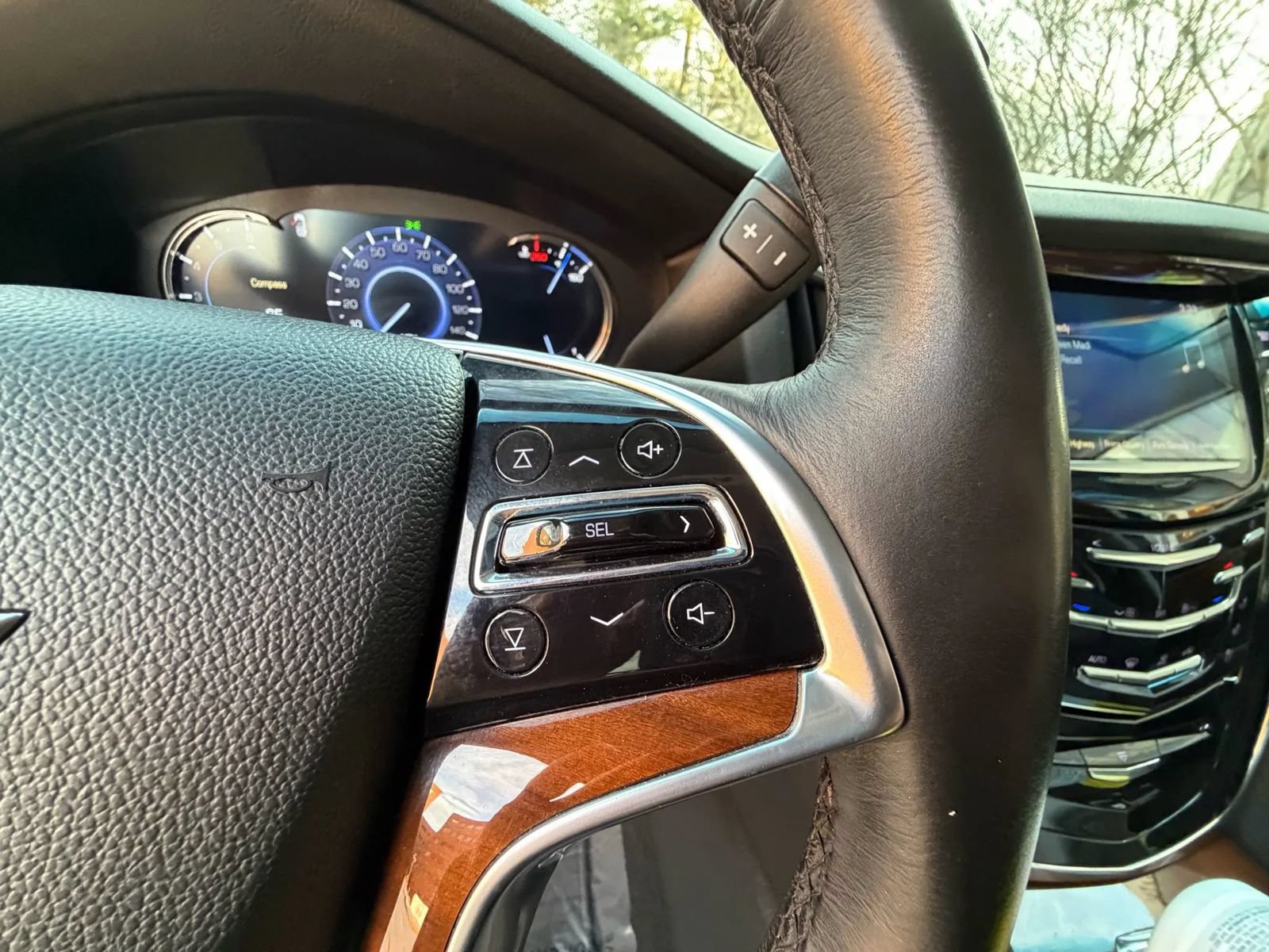 Used 2018 Cadillac Escalade ESV Luxury AWD/4WD image 16
