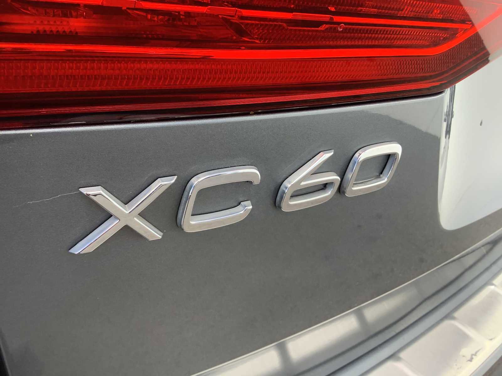 Used 2020 Volvo XC60 T6 Momentum AWD/4WD image 7