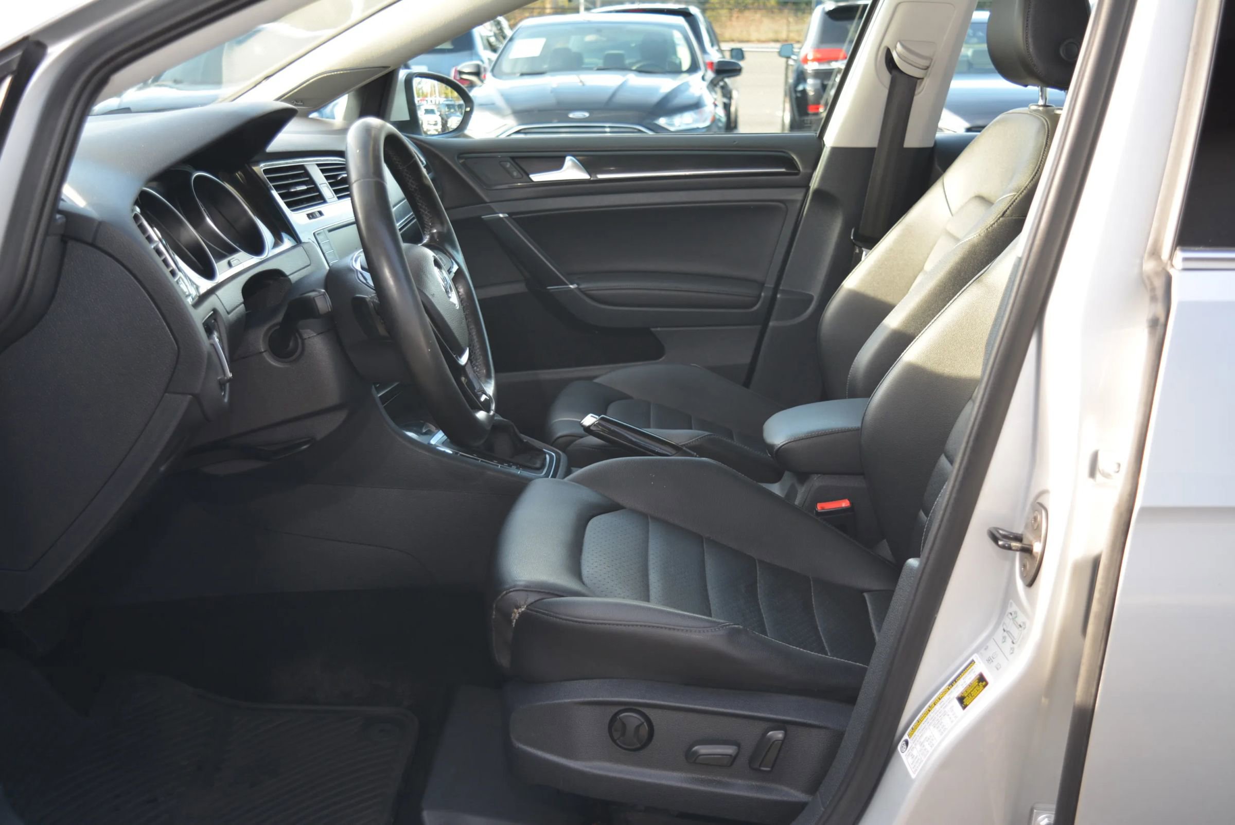 Used 2016 Volkswagen Golf SEL image 11