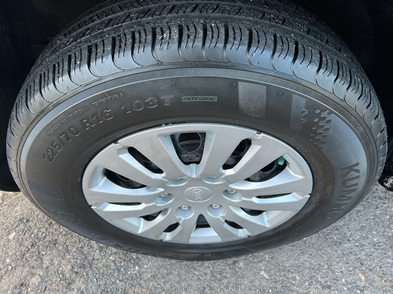Used 2012 Kia Sedona LX image 10