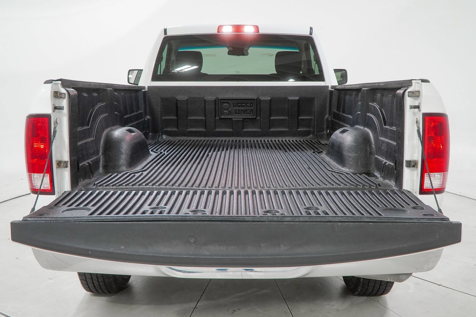 Used 2022 RAM 1500 Classic SLT AWD/4WD image 9