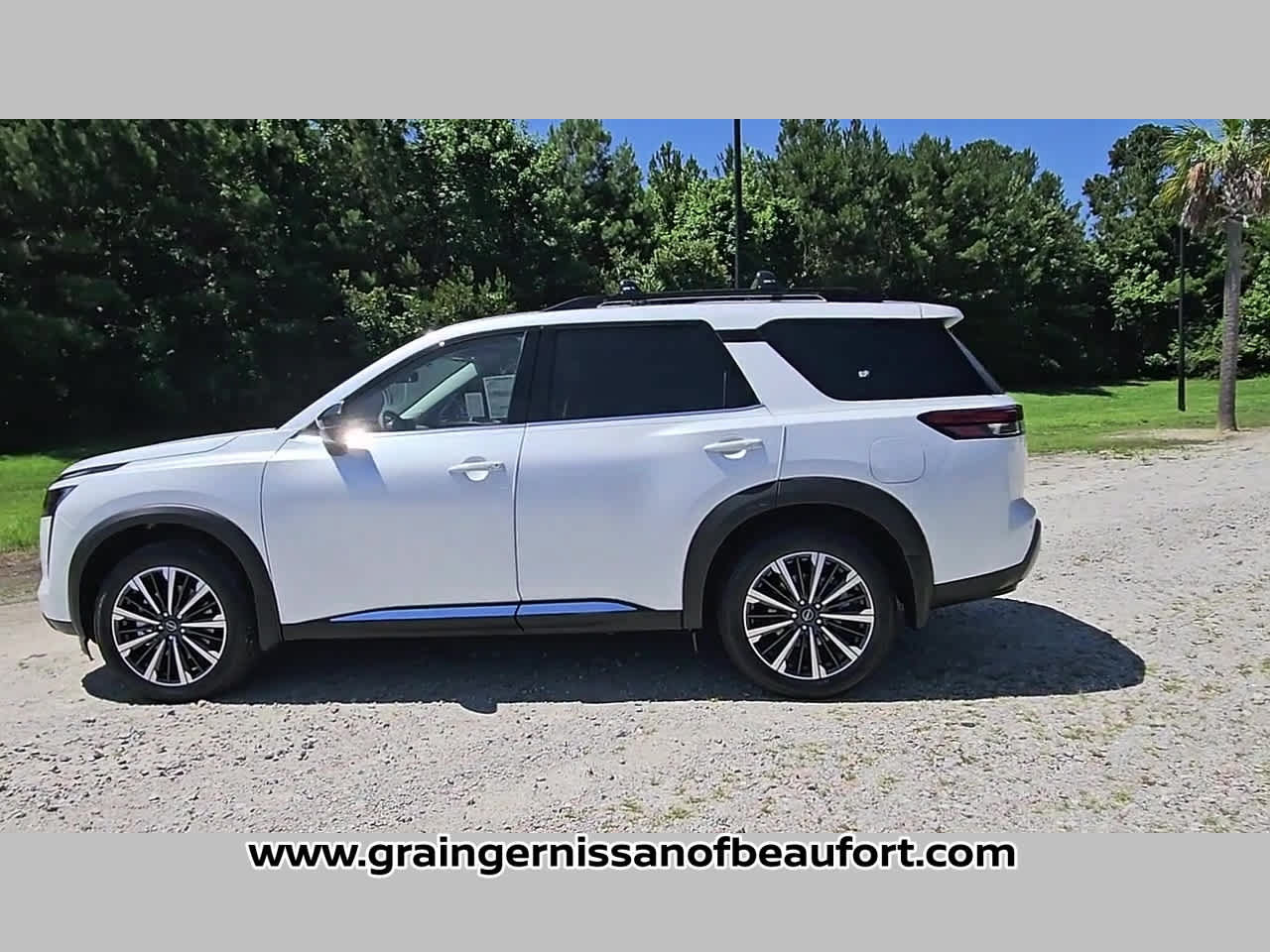 New 2026 Nissan Pathfinder Platinum FWD image 24
