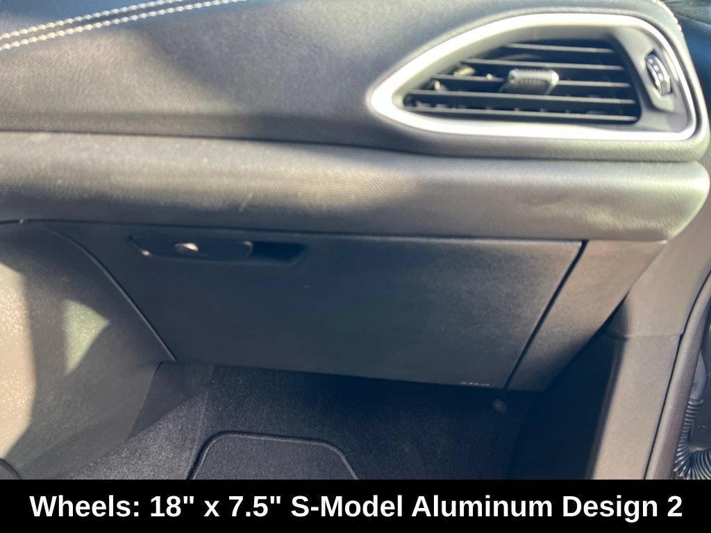 Used 2021 Chrysler Pacifica Touring w/ S Appearance Package FWD image 16