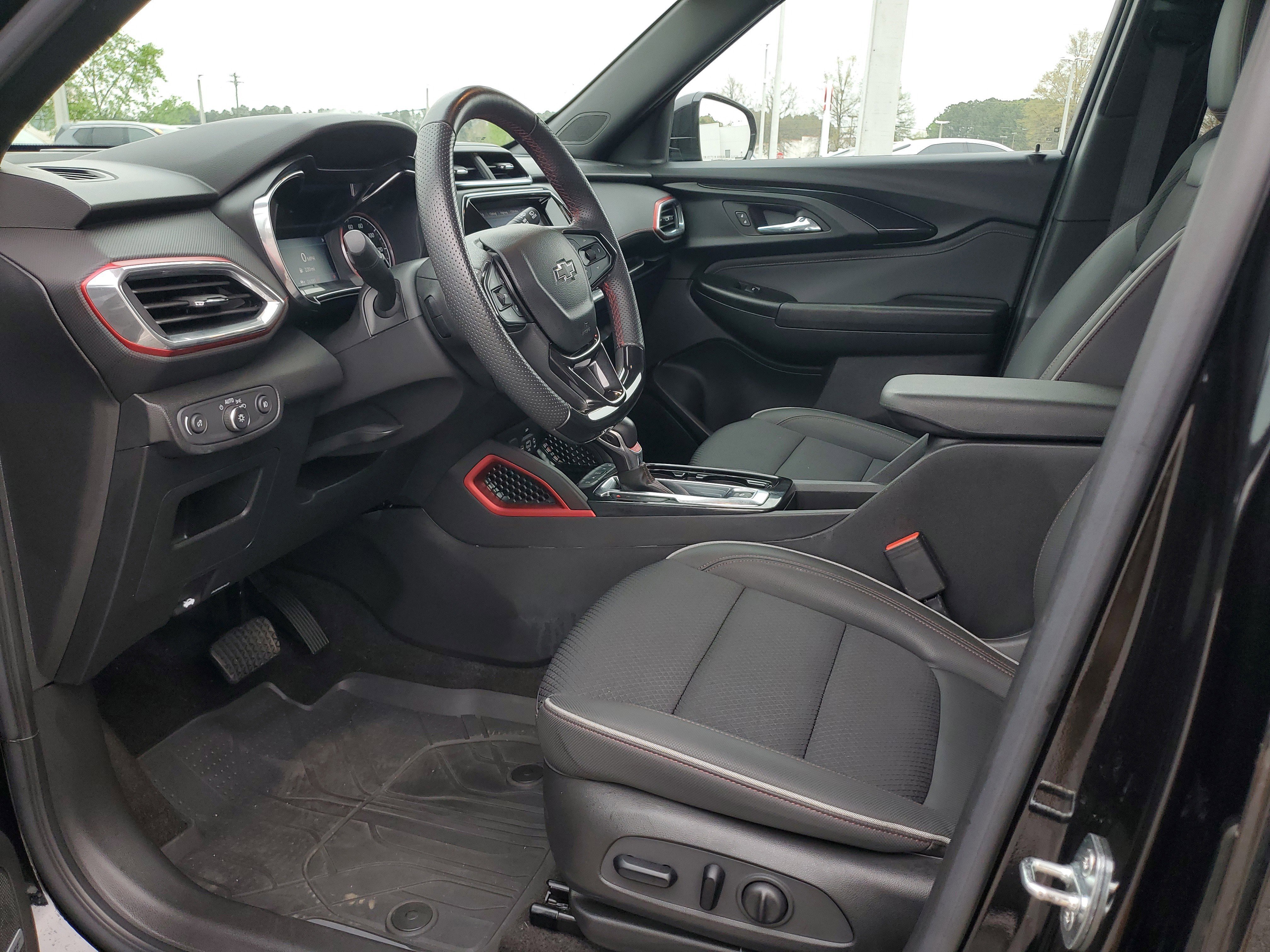 Used 2023 Chevrolet TrailBlazer RS w/ Sun and Liftgate Package image 17