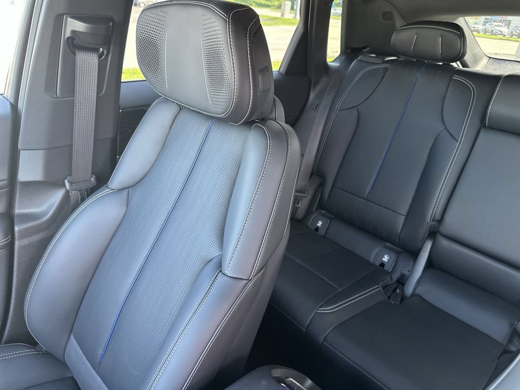New 2026 Cadillac Lyriq V AWD/4WD image 12