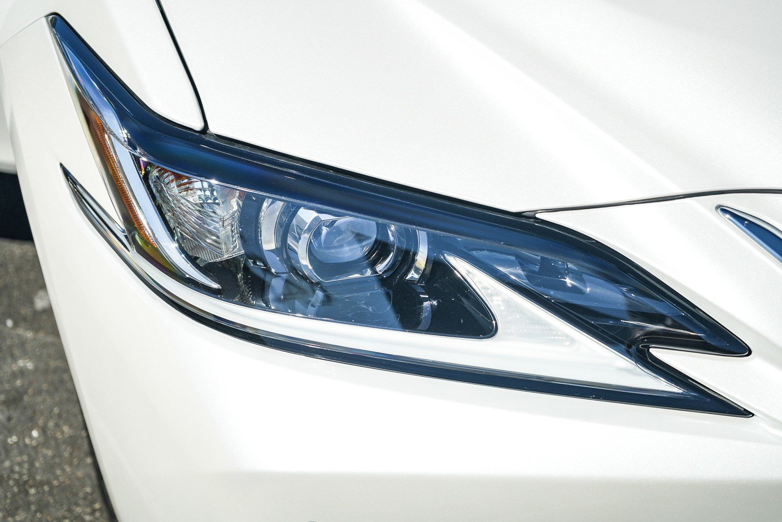 Used 2022 Lexus ES 300h w/ Premium Package FWD image 8