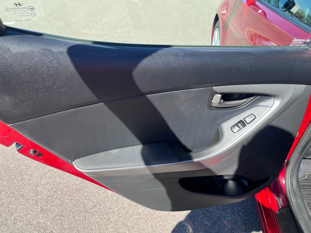 Used 2013 Hyundai Elantra Limited w/ Technology Pkg image 16