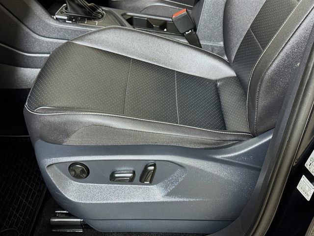 Used 2021 Volkswagen Tiguan SE image 17