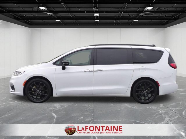 Used 2025 Chrysler Pacifica Limited FWD image 2