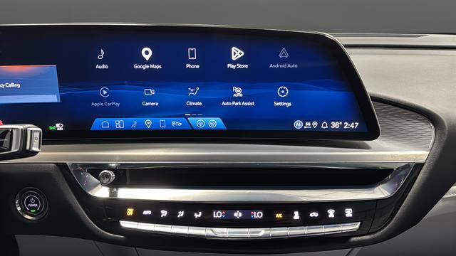 Used 2024 Cadillac Lyriq Luxury image 13