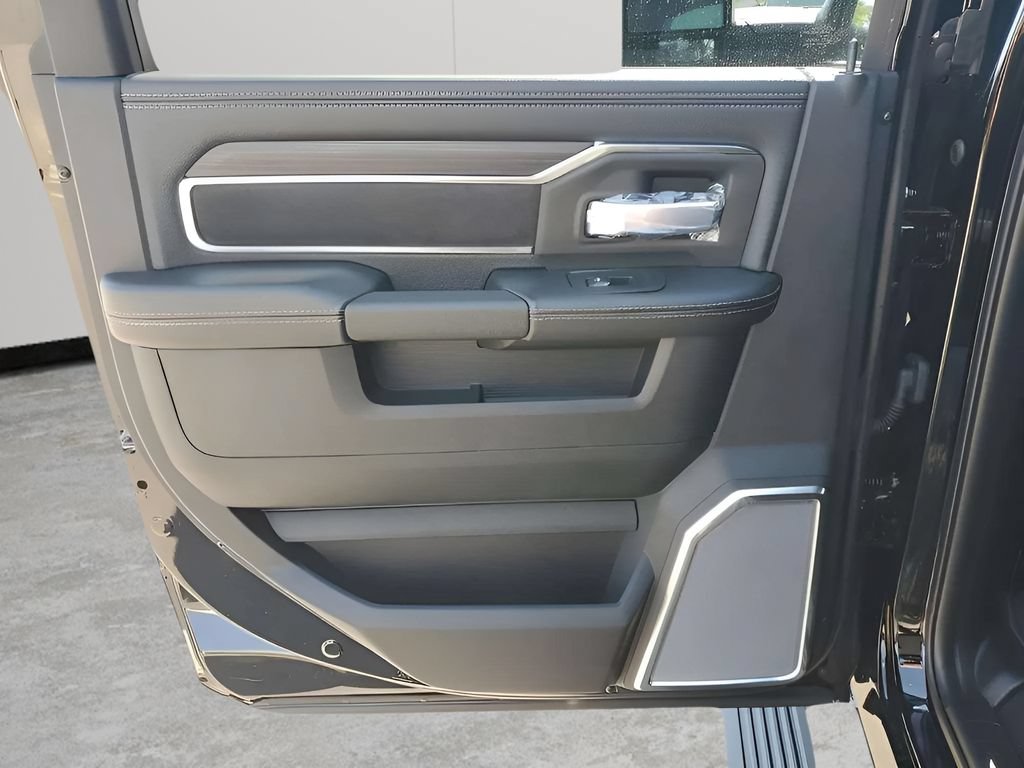 New 2025 RAM 2500 Laramie AWD/4WD image 23
