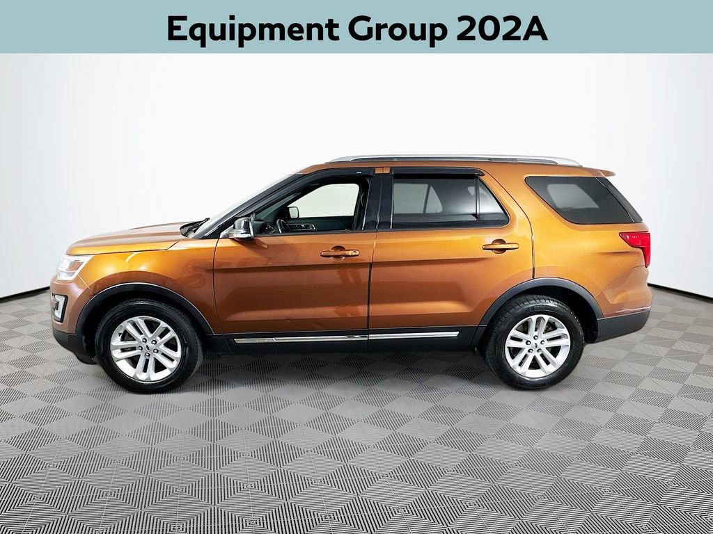 Used 2017 Ford Explorer XLT w/ Equipment Group 202A image 8