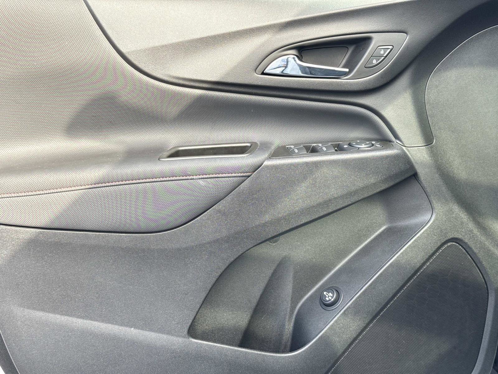 Used 2023 Chevrolet Equinox RS w/ RS Leather Package image 17
