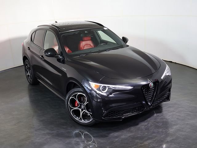 Used 2023 Alfa Romeo Stelvio Veloce AWD/4WD image 7